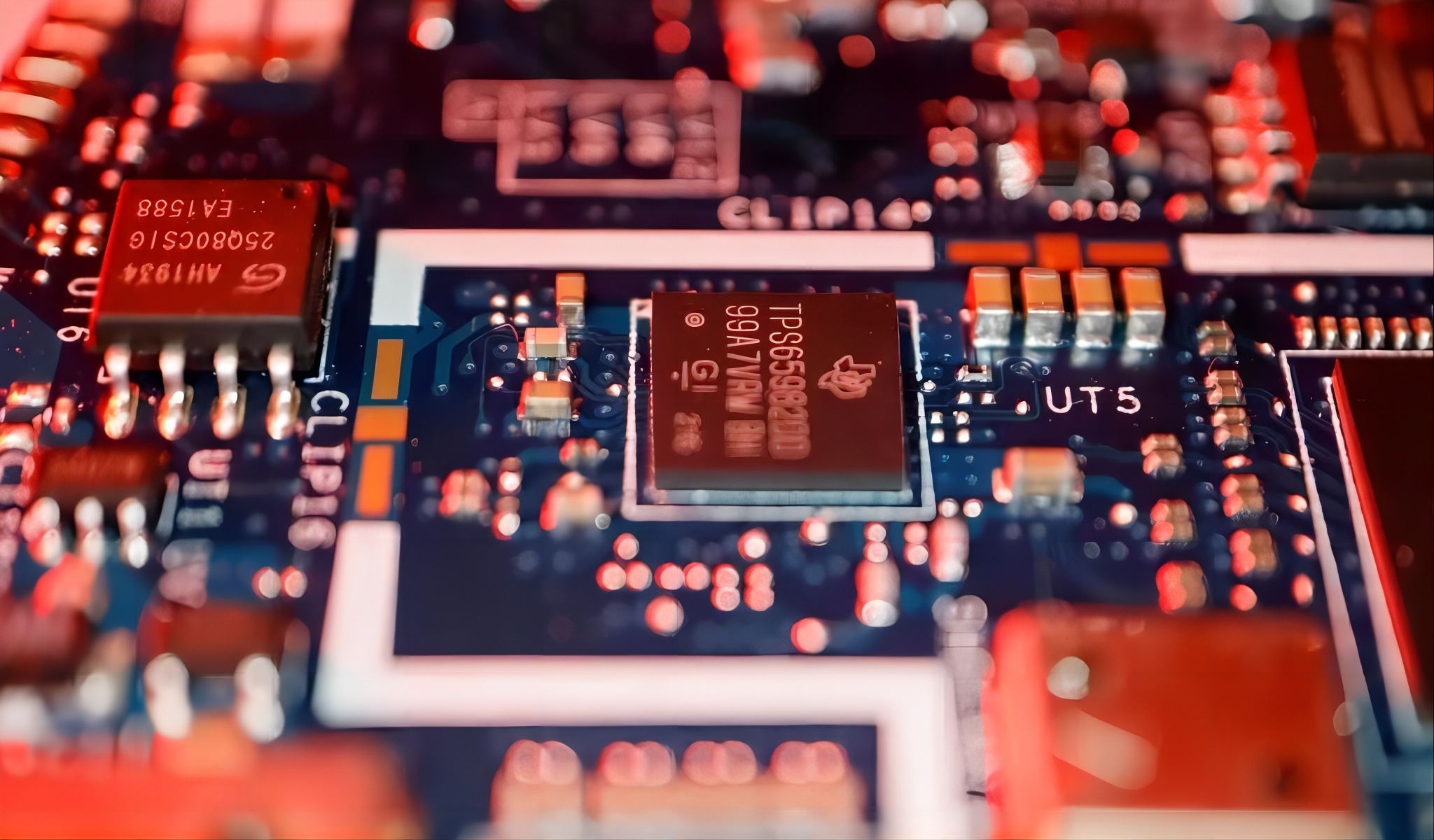 La production chinoise de semi-conducteurs bondit de 40 % au premier trimestre dans un contexte de domination croissante des puces traditionnelles